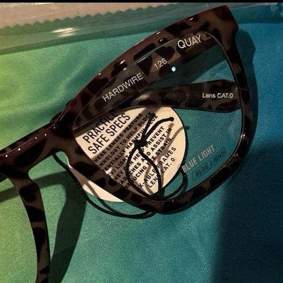 Quay Australia Blue Light Hardwire eyewear - Picture 7 of 7